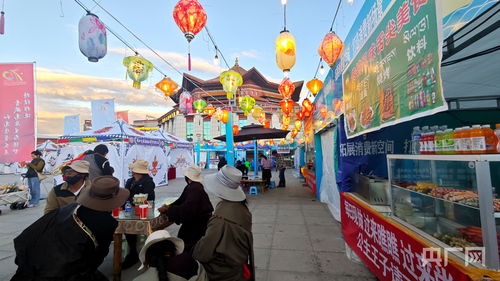 青海果洛玛央夜市开摊迎客，高原特色好物热销带动批发贸易新活力